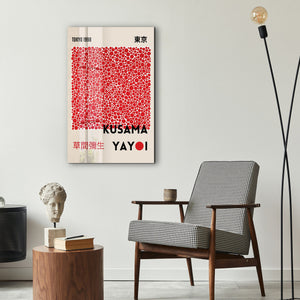 Artdesigna tarafından üretilen Yayoi Kusama soyut fırça cam duvar tablosu, canlı Japon pop art tasarımını şeffaf cam panel üzerinde sunar.