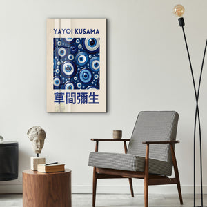 Artdesigna tarafından üretilen Yayoi Kusama soyut fırça cam duvar tablosu, canlı Japon pop art tasarımını şeffaf cam panel üzerinde sunar.