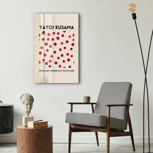 Artdesigna tarafından üretilen Yayoi Kusama soyut fırça cam duvar tablosu, canlı Japon pop art tasarımını şeffaf cam panel üzerinde sunar.