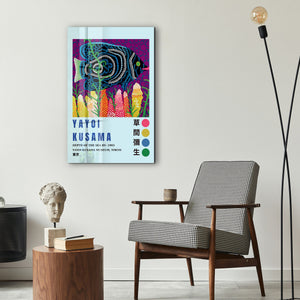 Artdesigna tarafından üretilen Yayoi Kusama soyut fırça cam duvar tablosu, canlı Japon pop art tasarımını şeffaf cam panel üzerinde sunar.