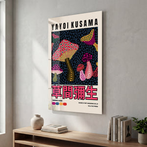 Artdesigna tarafından üretilen Yayoi Kusama soyut fırça cam duvar tablosu, canlı Japon pop art tasarımını şeffaf cam panel üzerinde sunar.