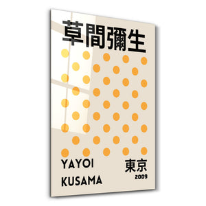 Artdesigna tarafından üretilen Yayoi Kusama soyut fırça cam duvar tablosu, canlı Japon pop art tasarımını şeffaf cam panel üzerinde sunar.