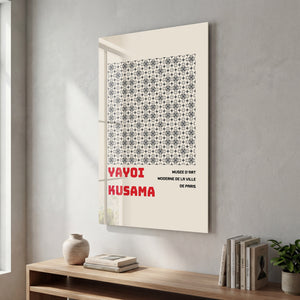Artdesigna tarafından üretilen Yayoi Kusama soyut fırça cam duvar tablosu, canlı Japon pop art tasarımını şeffaf cam panel üzerinde sunar.