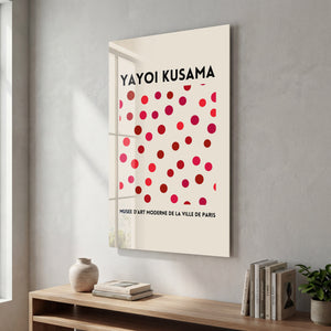 Artdesigna tarafından üretilen Yayoi Kusama soyut fırça cam duvar tablosu, canlı Japon pop art tasarımını şeffaf cam panel üzerinde sunar.