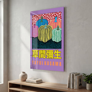 Artdesigna tarafından üretilen Yayoi Kusama soyut fırça cam duvar tablosu, canlı Japon pop art tasarımını şeffaf cam panel üzerinde sunar.