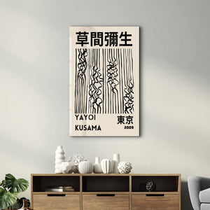 Artdesigna tarafından üretilen Yayoi Kusama soyut fırça cam duvar tablosu, canlı Japon pop art tasarımını şeffaf cam panel üzerinde sunar.
