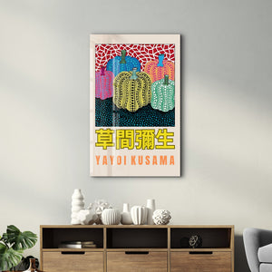 Artdesigna tarafından üretilen Yayoi Kusama soyut fırça cam duvar tablosu, canlı Japon pop art tasarımını şeffaf cam panel üzerinde sunar.