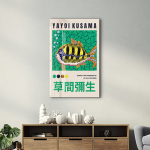 Artdesigna tarafından üretilen Yayoi Kusama soyut fırça cam duvar tablosu, canlı Japon pop art tasarımını şeffaf cam panel üzerinde sunar.