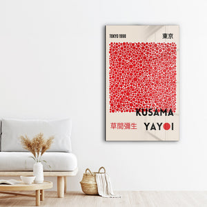 Artdesigna tarafından üretilen Yayoi Kusama soyut fırça cam duvar tablosu, canlı Japon pop art tasarımını şeffaf cam panel üzerinde sunar.