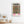Artdesigna tarafından üretilen Yayoi Kusama soyut fırça cam duvar tablosu, canlı Japon pop art tasarımını şeffaf cam panel üzerinde sunar.