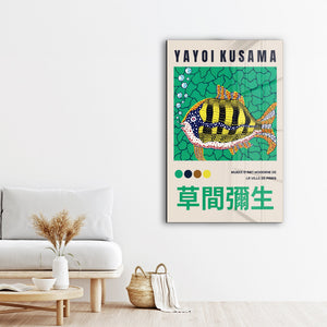 Artdesigna tarafından üretilen Yayoi Kusama soyut fırça cam duvar tablosu, canlı Japon pop art tasarımını şeffaf cam panel üzerinde sunar.