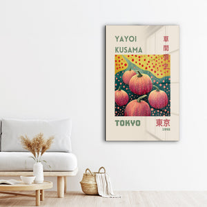 Artdesigna tarafından üretilen Yayoi Kusama soyut fırça cam duvar tablosu, canlı Japon pop art tasarımını şeffaf cam panel üzerinde sunar.