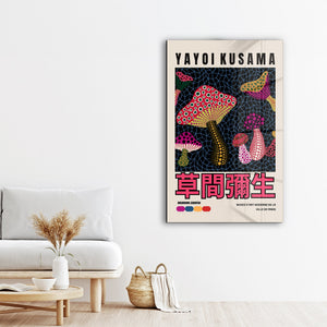 Artdesigna tarafından üretilen Yayoi Kusama soyut fırça cam duvar tablosu, canlı Japon pop art tasarımını şeffaf cam panel üzerinde sunar.