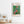 Artdesigna tarafından üretilen Yayoi Kusama soyut fırça cam duvar tablosu, canlı Japon pop art tasarımını şeffaf cam panel üzerinde sunar.